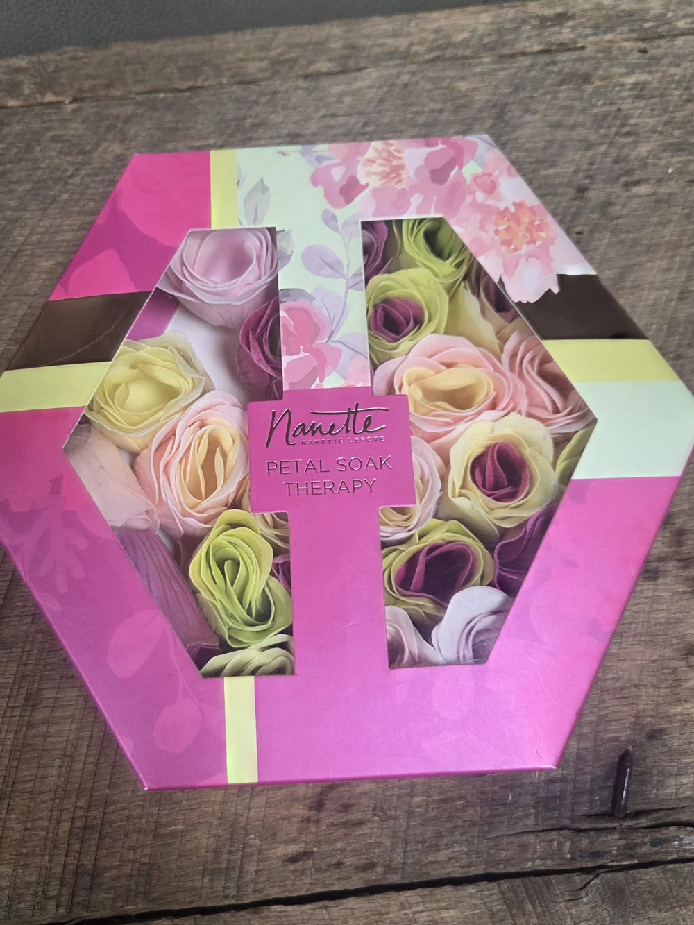 New Nanette Lepore Petal Soak Scented Soap Flowers Bath Gift Set ~ BIN 1H